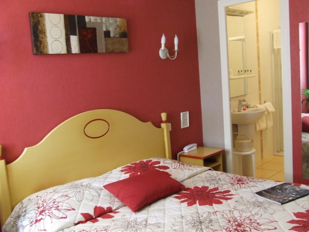 Hotel De La Poste Chagny  Szoba fotó